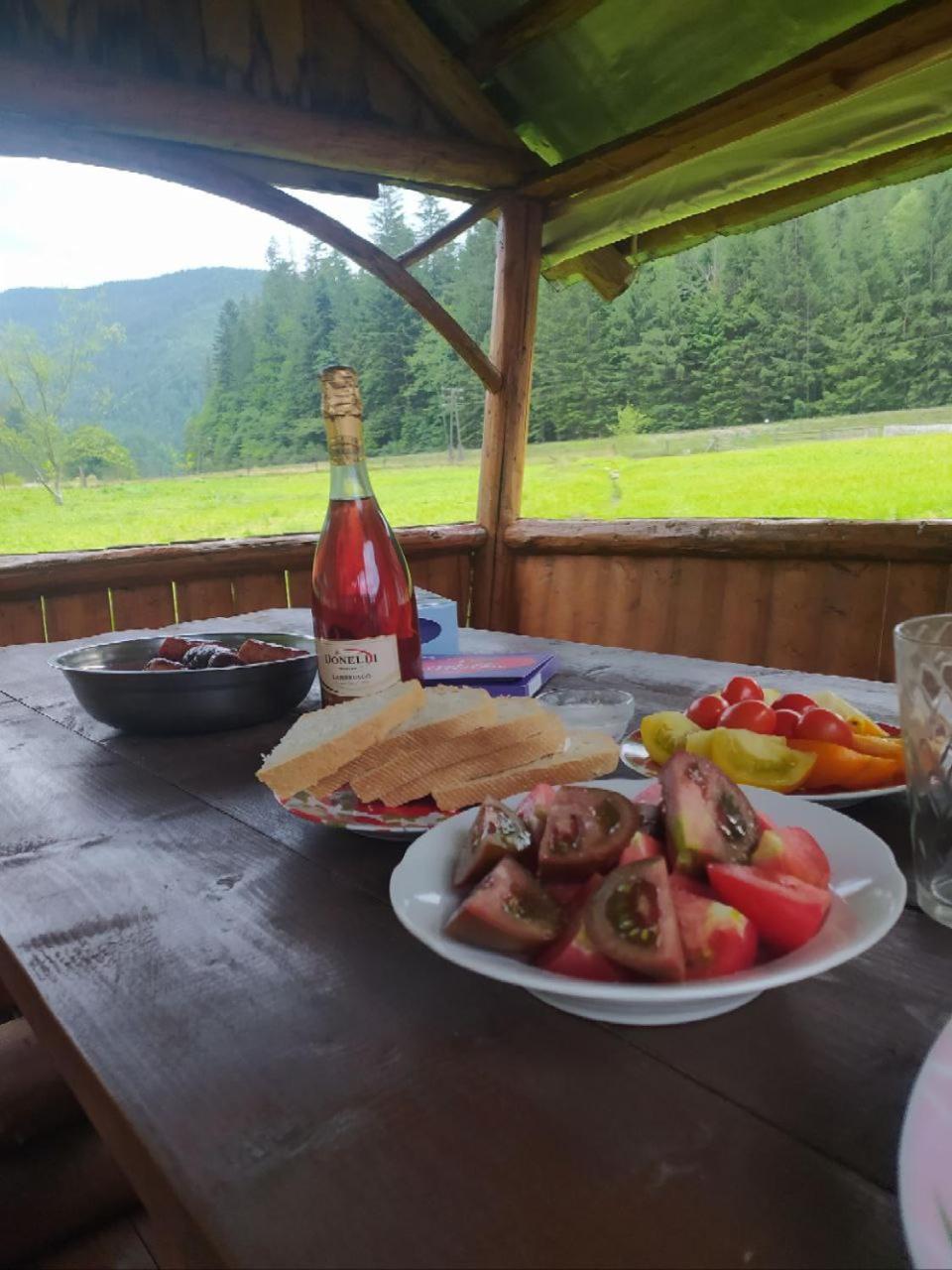 Na Hutori Hotel Tatariv Kültér fotó