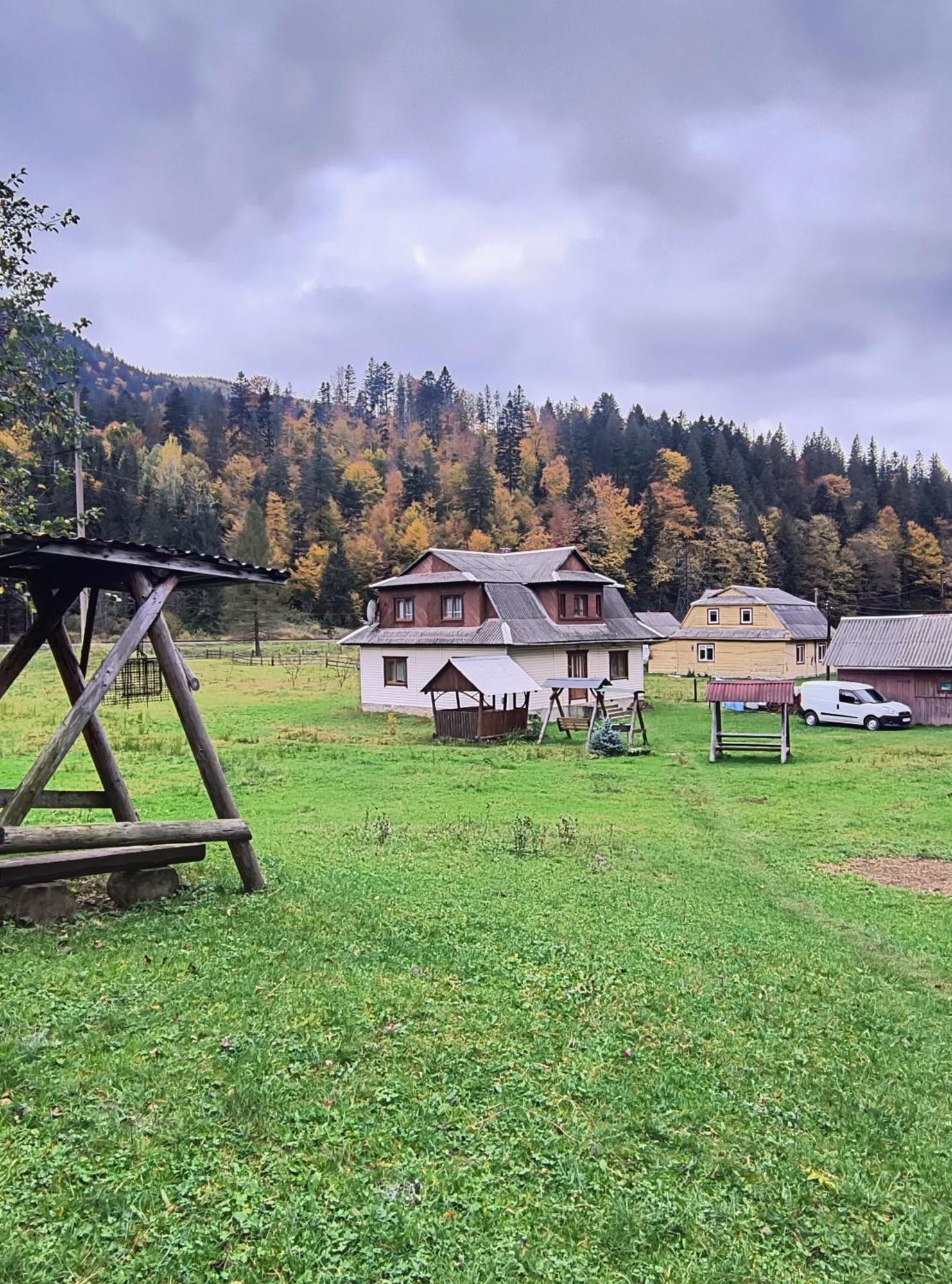 Na Hutori Hotel Tatariv Kültér fotó